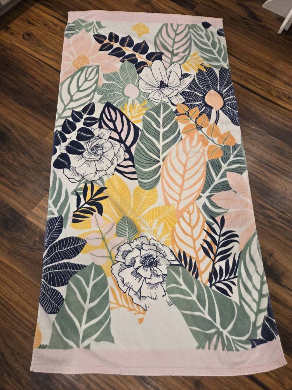 Vera Bradley Tropical Botanical Floral Beach Towel Pink Green Navy Large Cotton